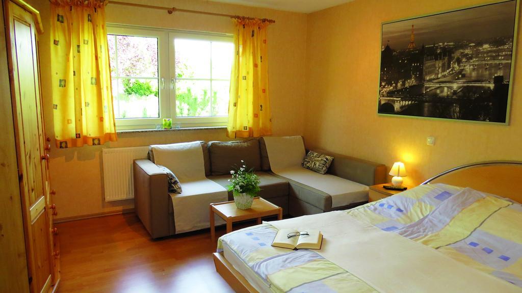 Wellness Apartments Sophienhoehe Am Teich Mechernich Rum bild